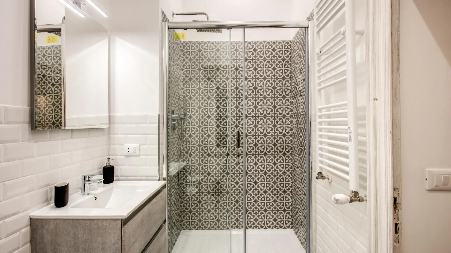 Monti Quiet And Spacious Apartment روما