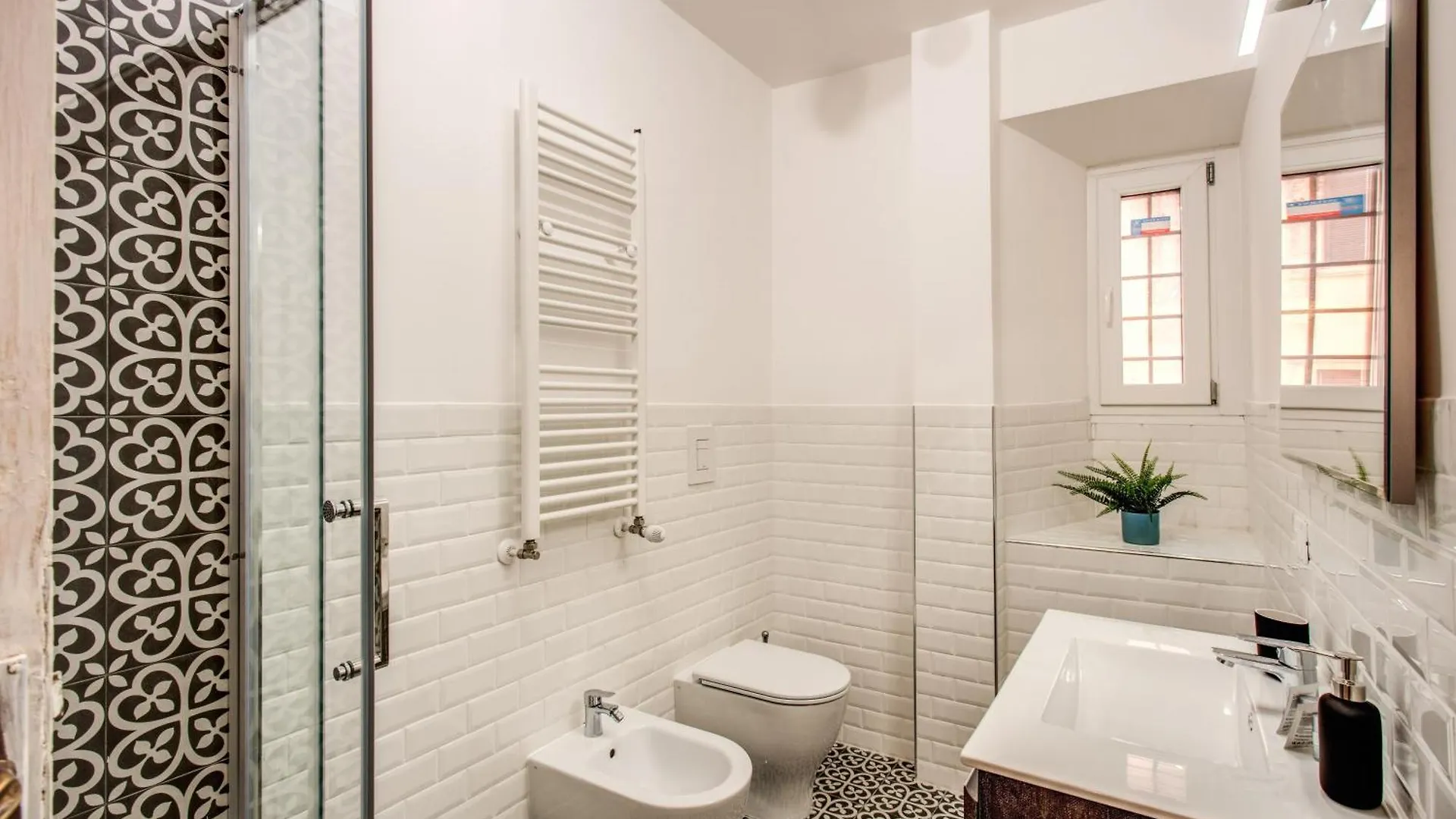 Monti Quiet And Spacious Apartment روما