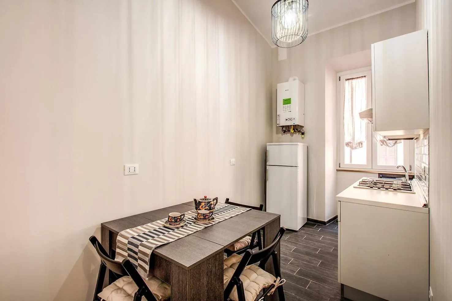 Monti Quiet And Spacious Apartment روما