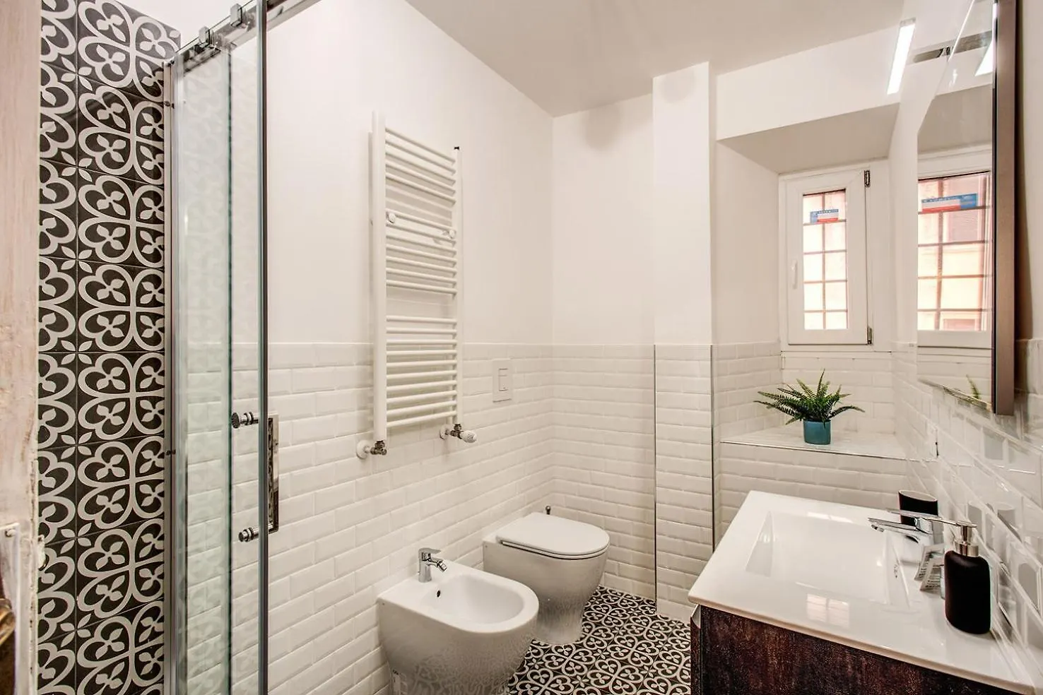 Monti Quiet And Spacious Apartment روما
